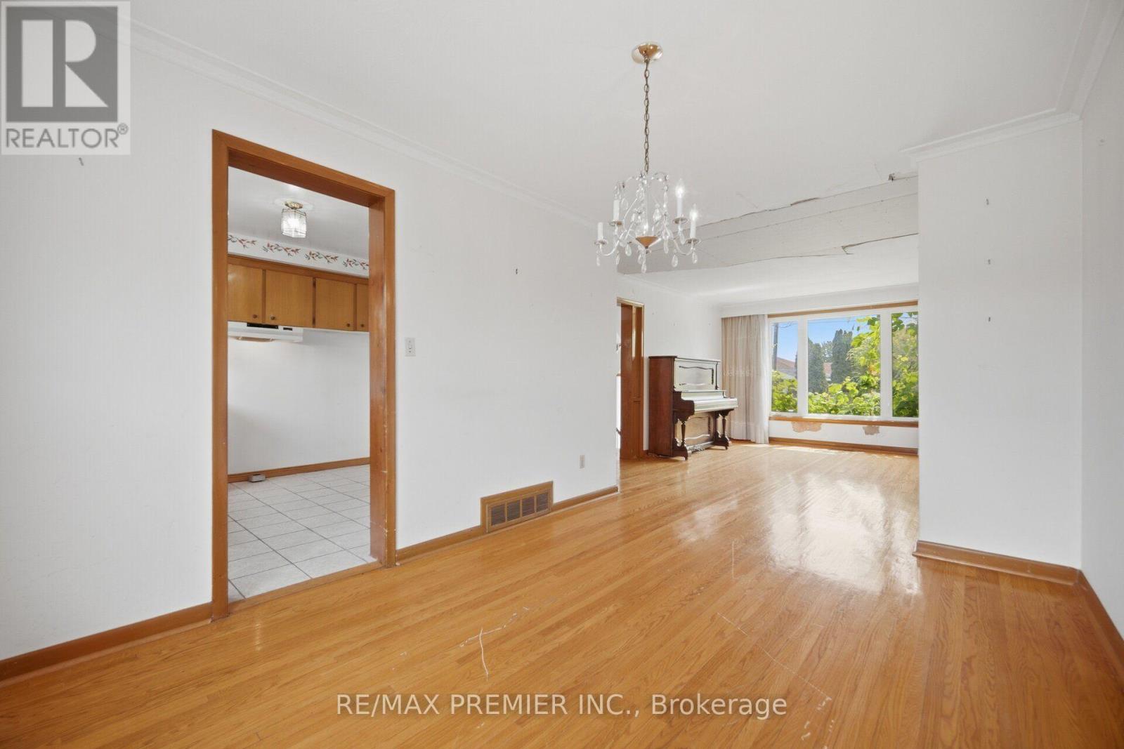 148 GILTSPUR DRIVE - 11