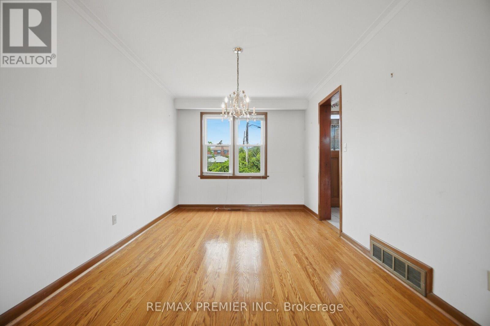 148 GILTSPUR DRIVE - 12