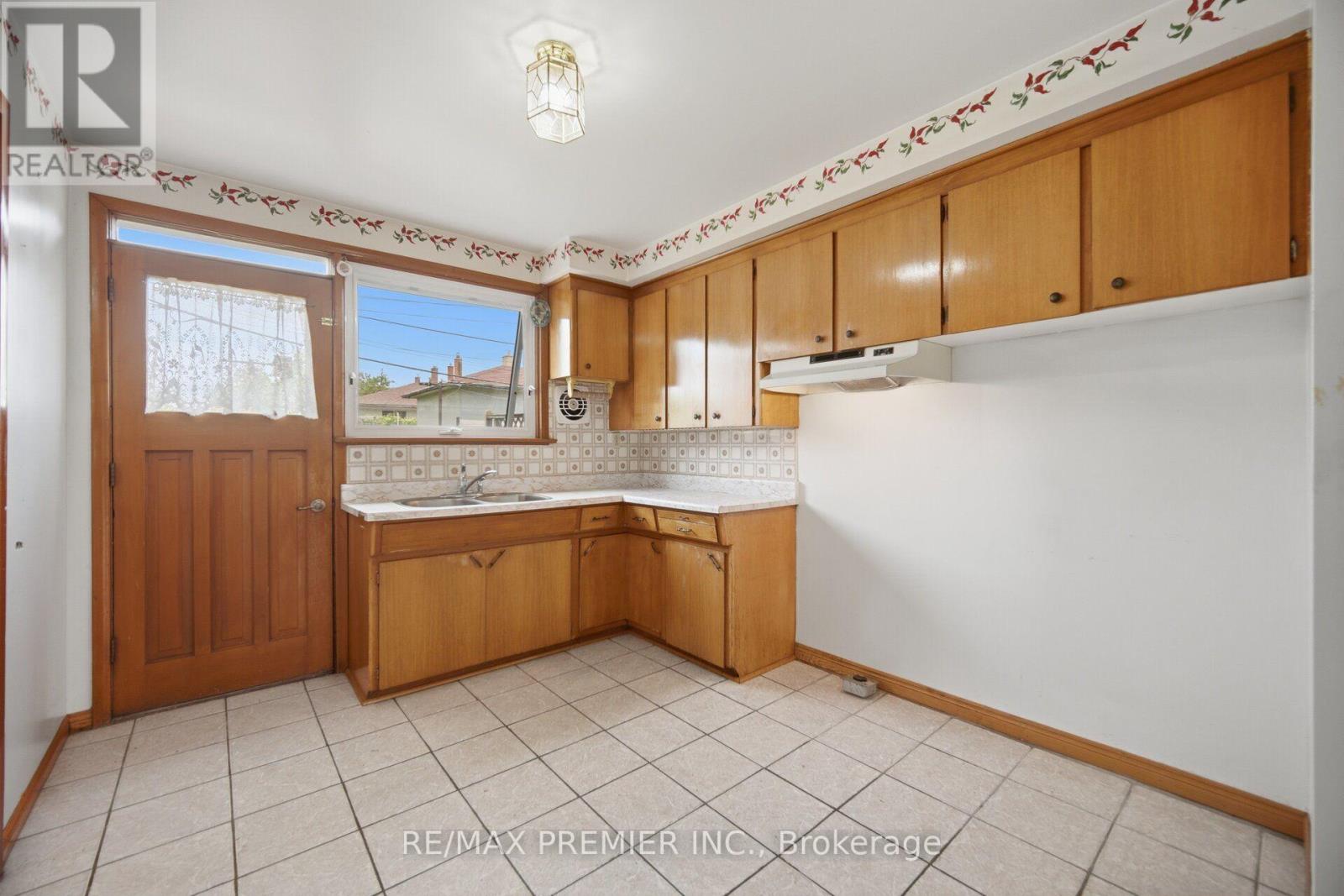148 GILTSPUR DRIVE - 14