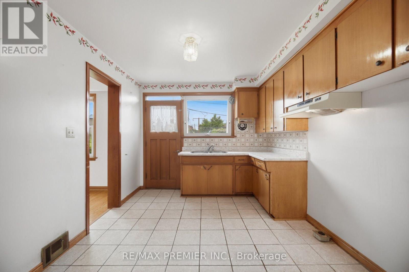 148 GILTSPUR DRIVE - 15