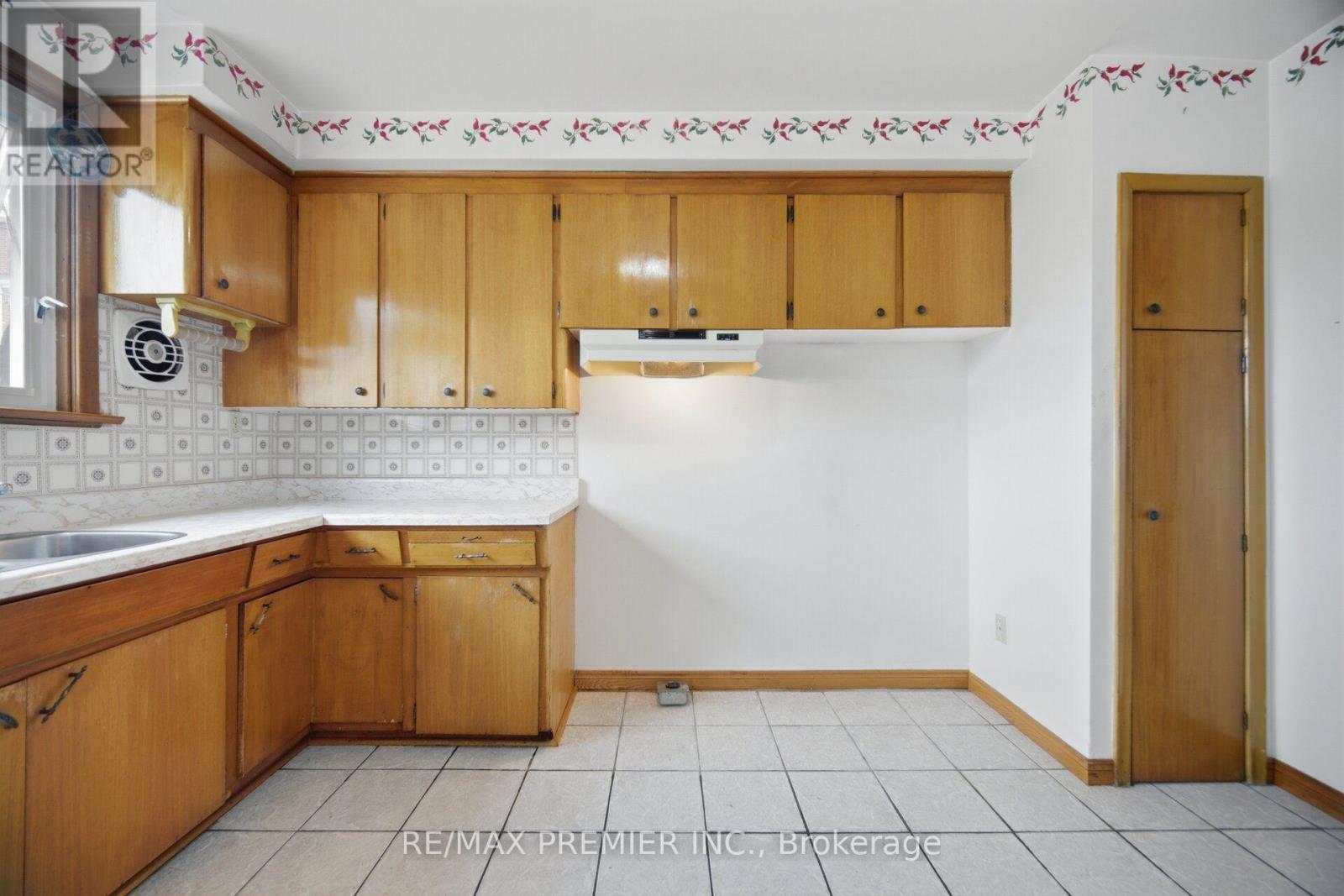 148 GILTSPUR DRIVE - 17