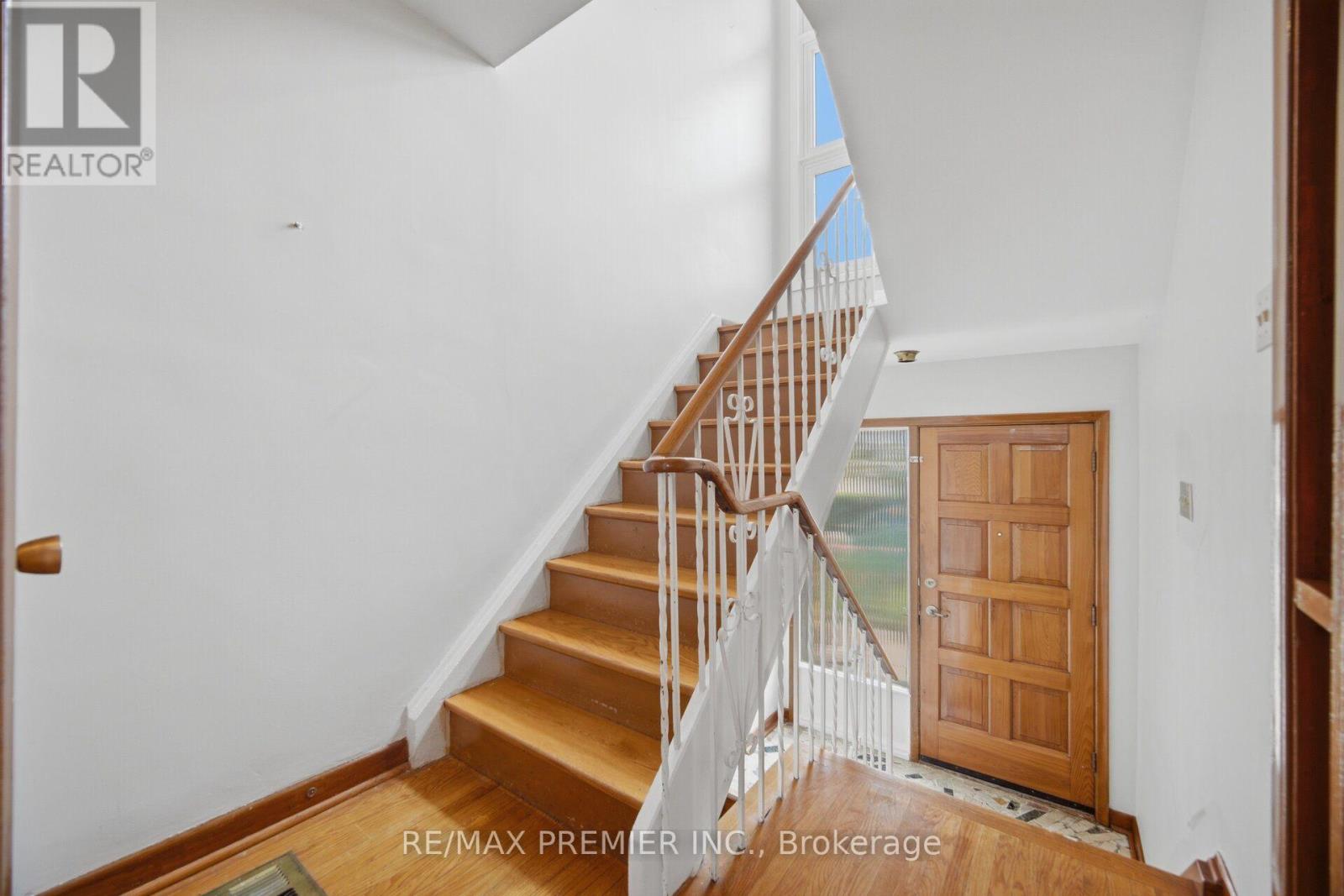 148 GILTSPUR DRIVE - 18