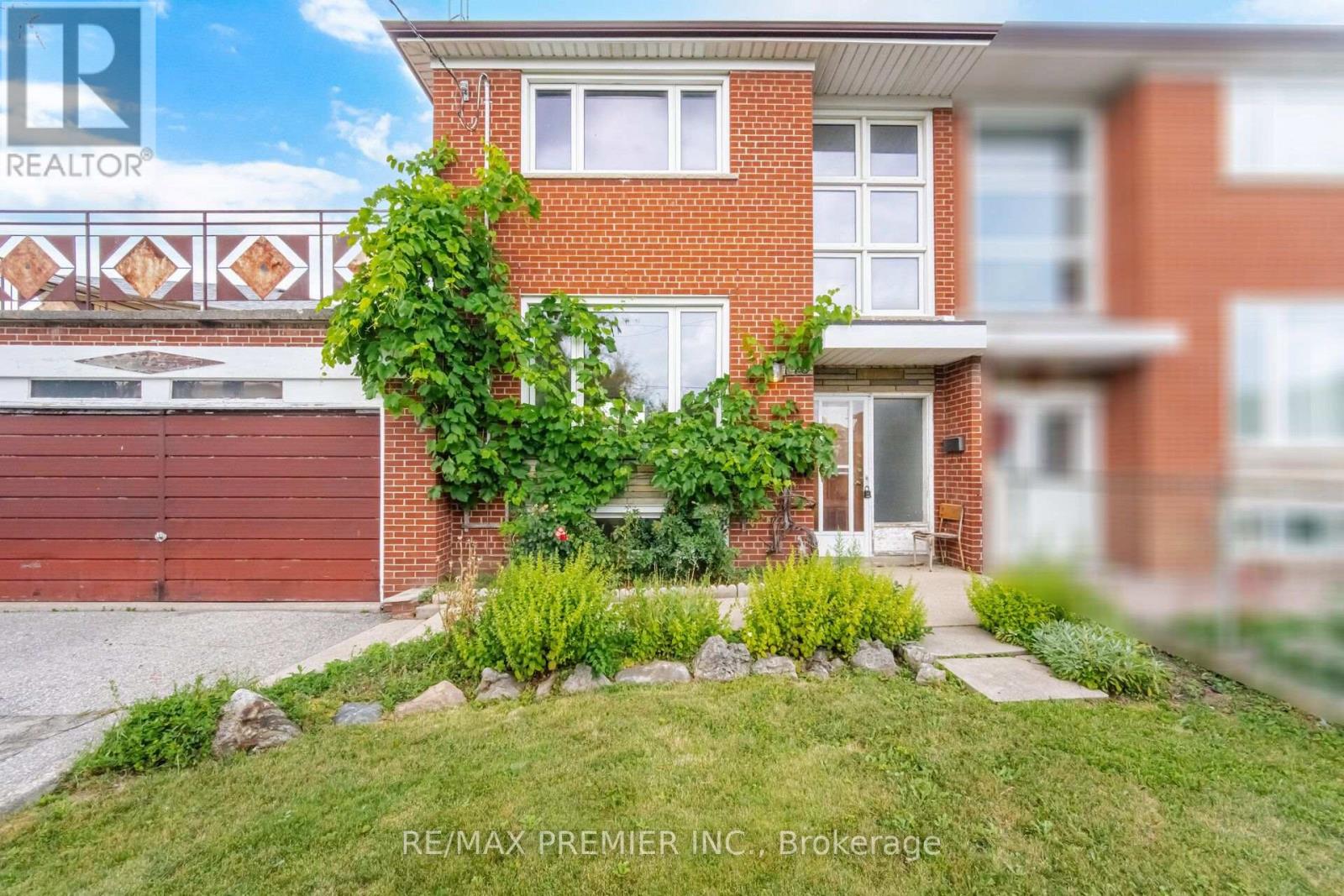 148 GILTSPUR DRIVE - 2