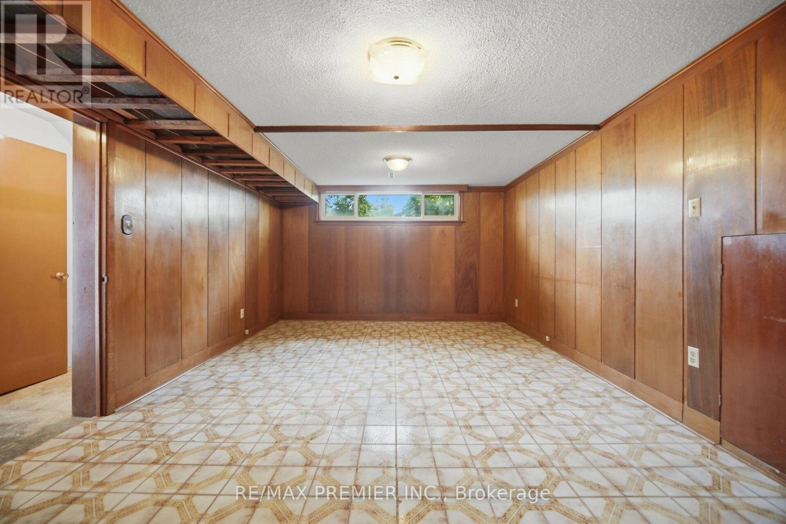 148 GILTSPUR DRIVE - 31