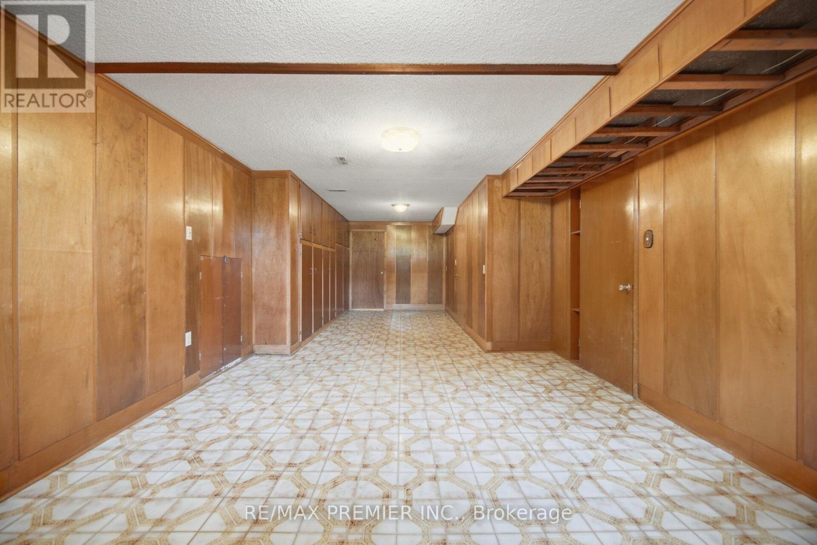 148 GILTSPUR DRIVE - 32
