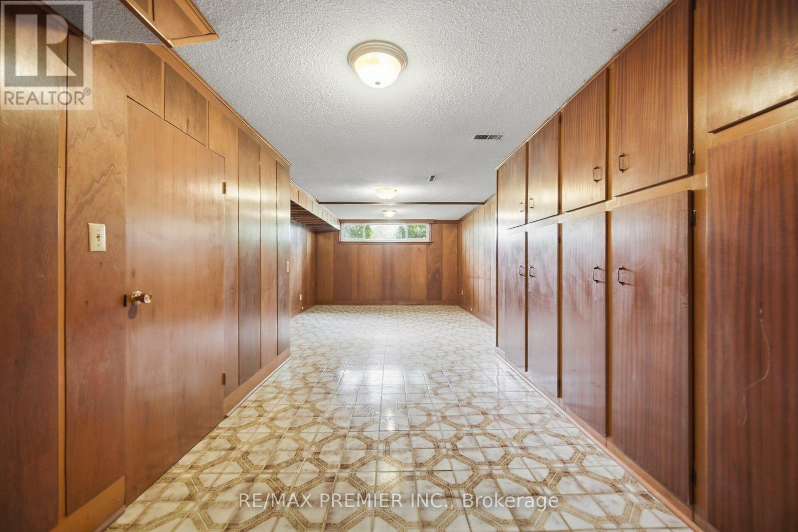148 GILTSPUR DRIVE - 34