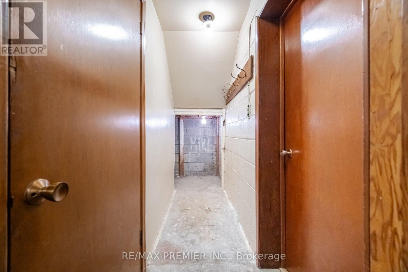 148 GILTSPUR DRIVE - 38