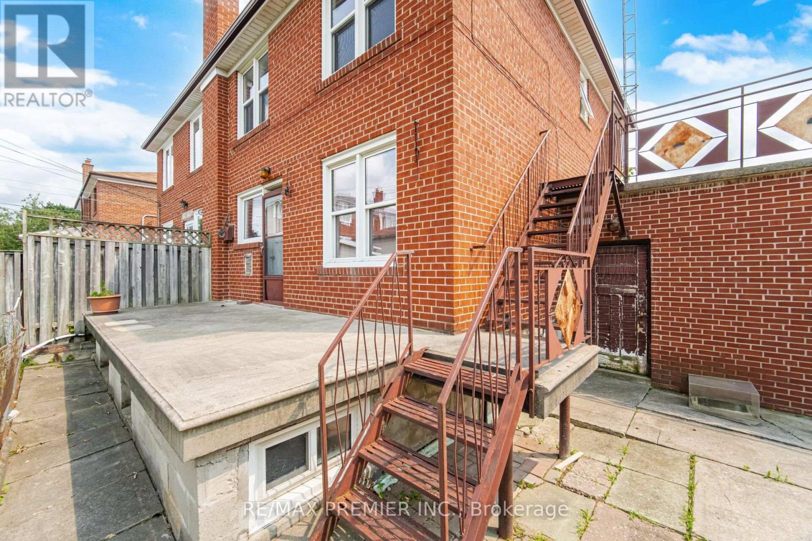148 GILTSPUR DRIVE - 39