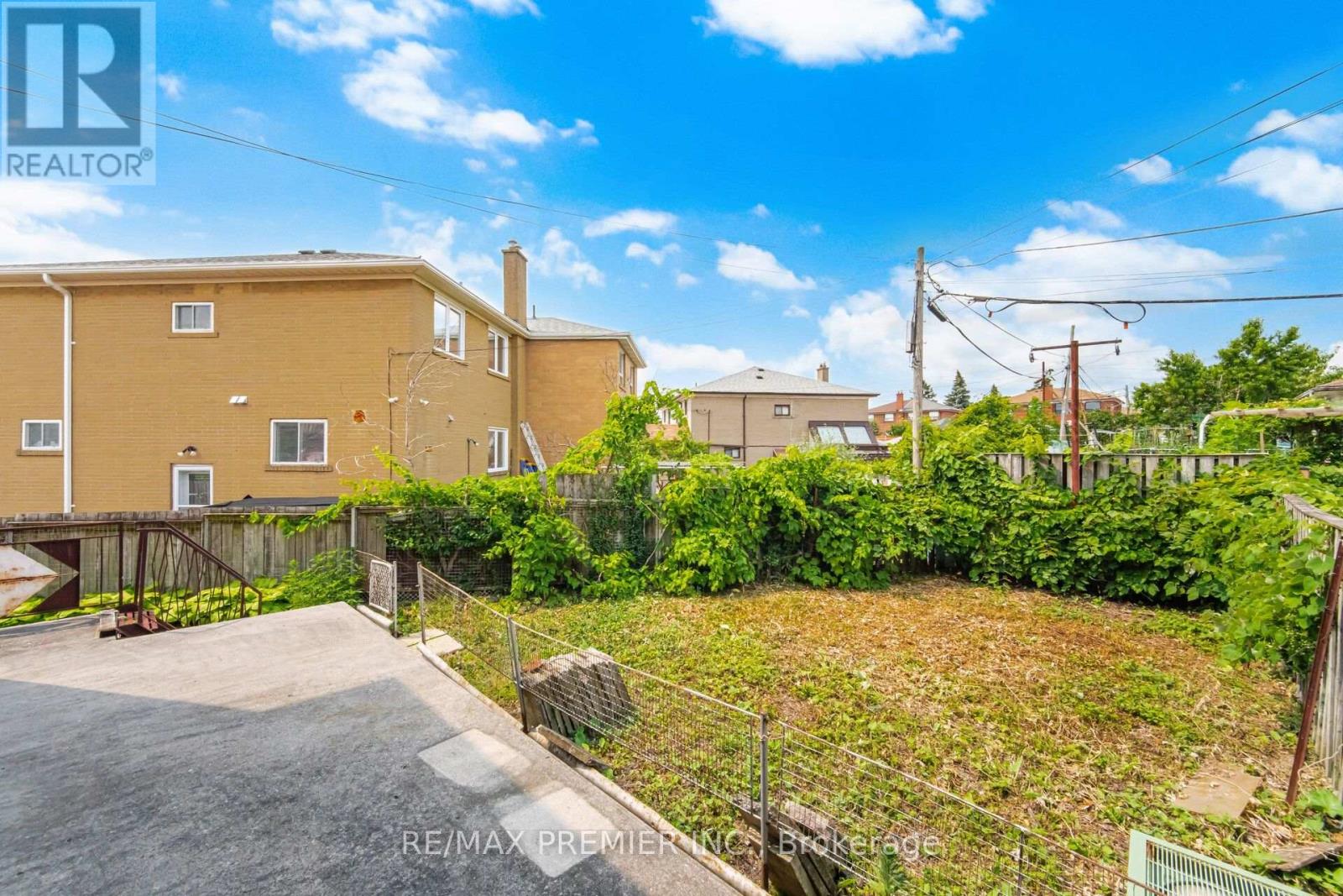 148 GILTSPUR DRIVE - 41