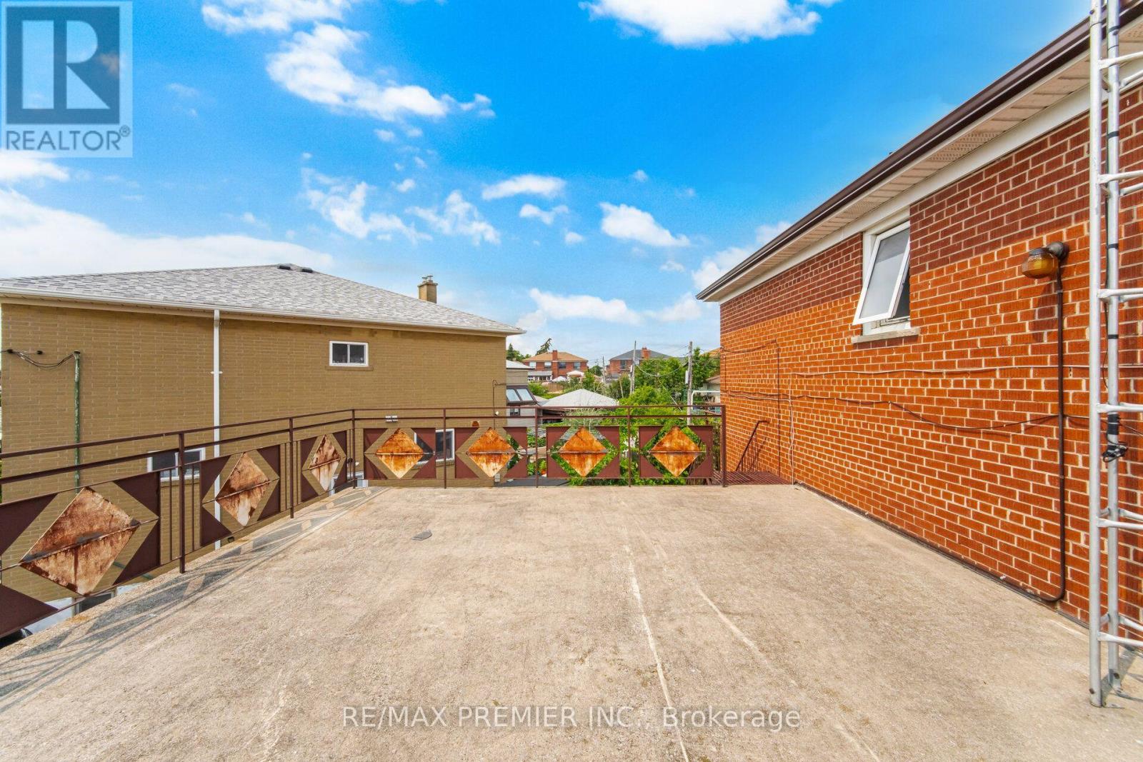 148 GILTSPUR DRIVE - 43