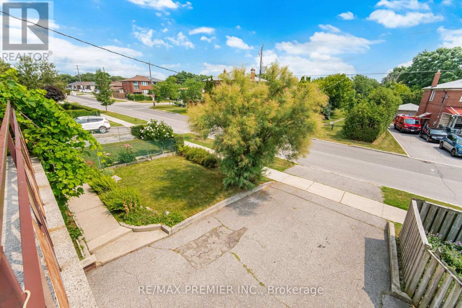 148 GILTSPUR DRIVE - 44