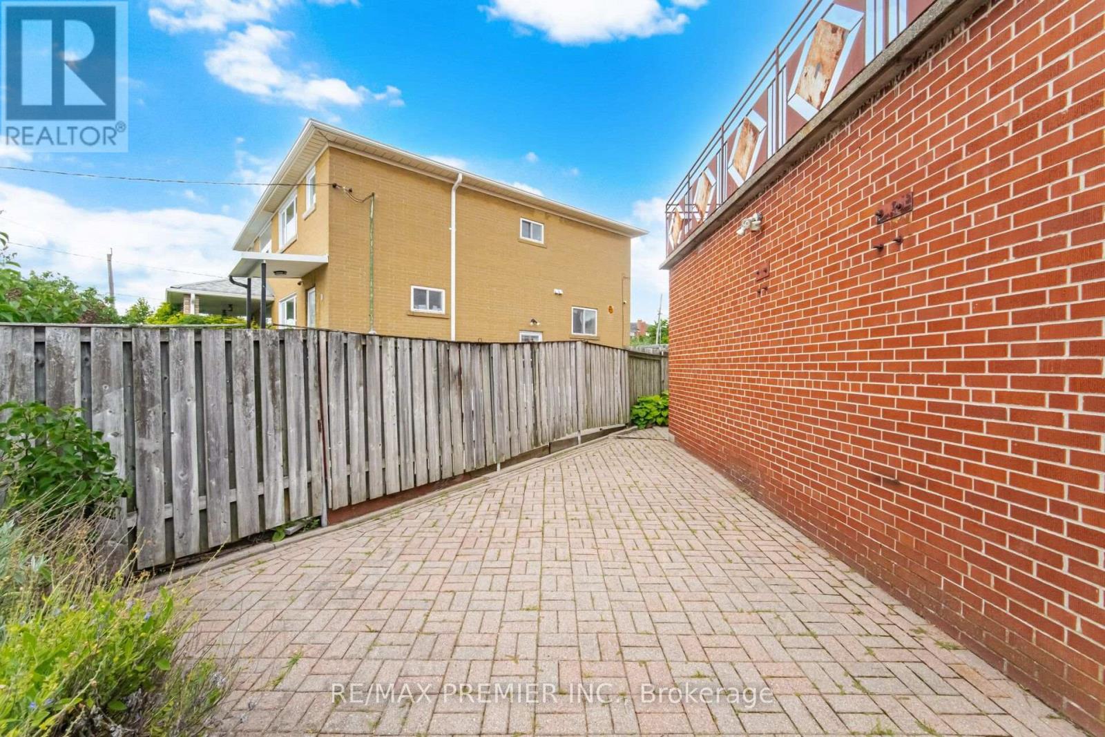 148 GILTSPUR DRIVE - 48