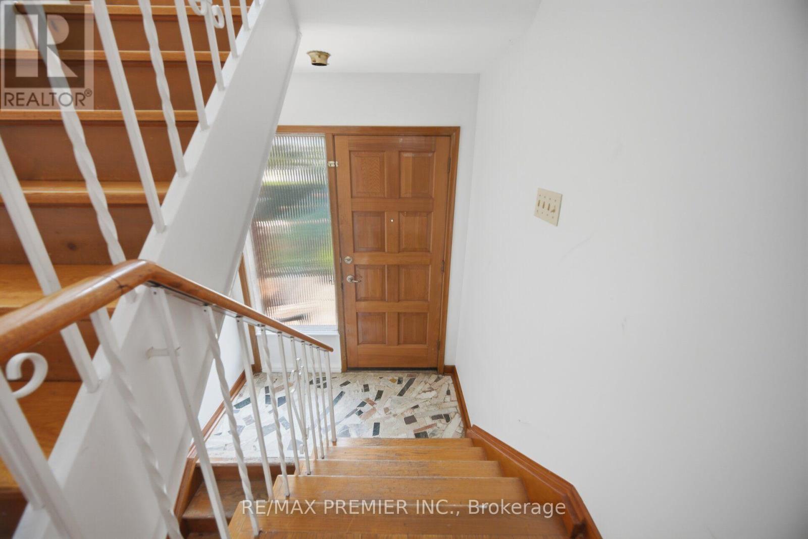 148 GILTSPUR DRIVE - 6