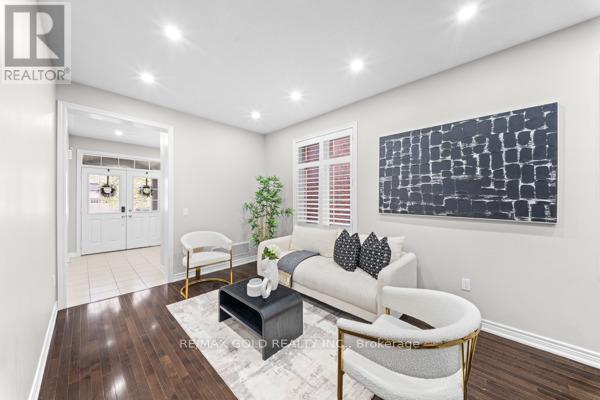 10 ROUGEBANK AVENUE - 10