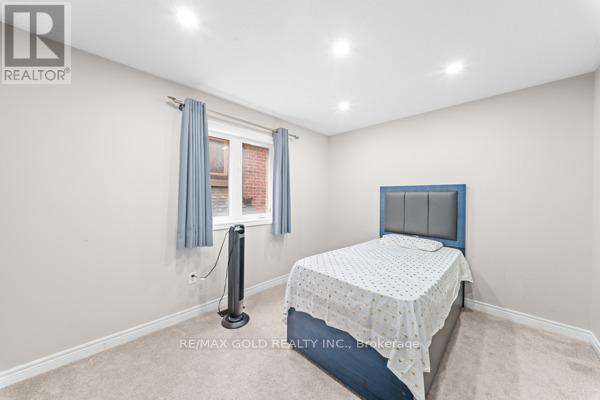 10 ROUGEBANK AVENUE - 33