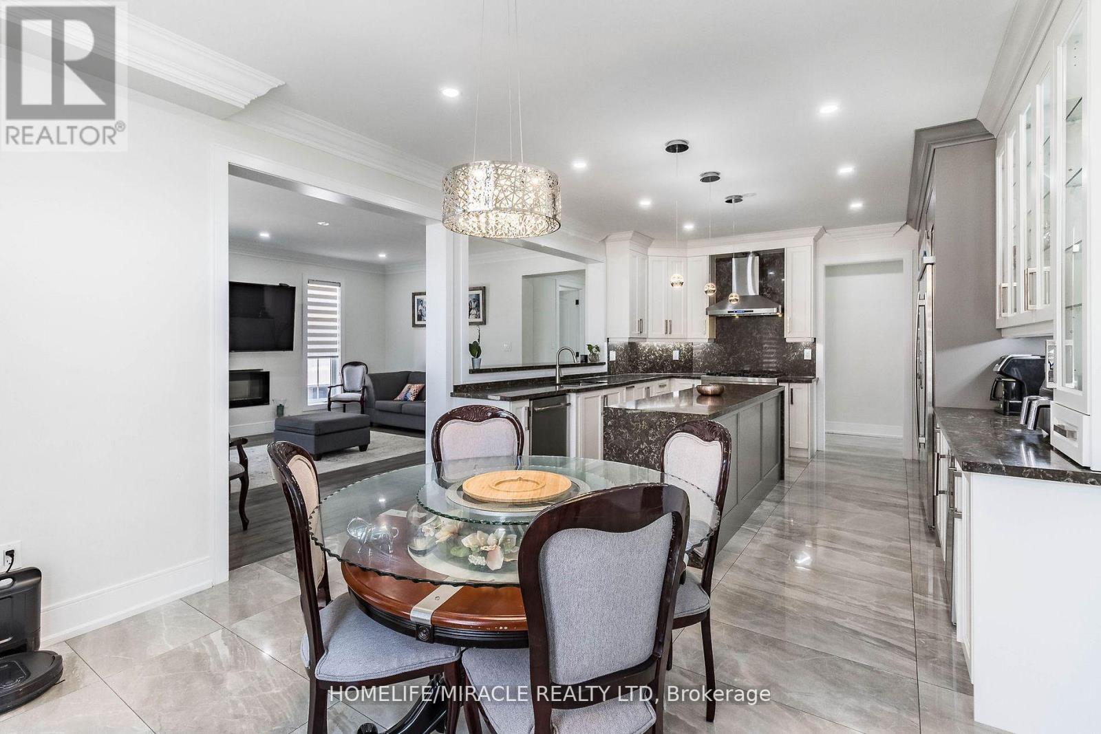 19 VALLEYSIDE TRAIL - 16