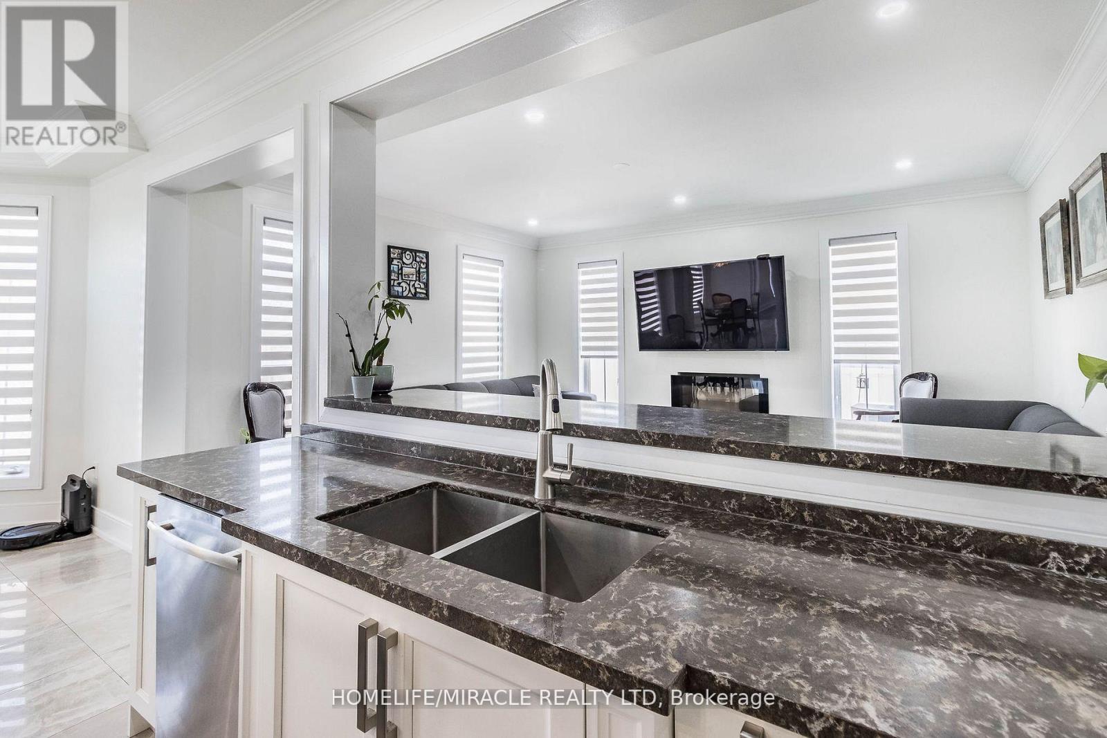 19 VALLEYSIDE TRAIL - 18