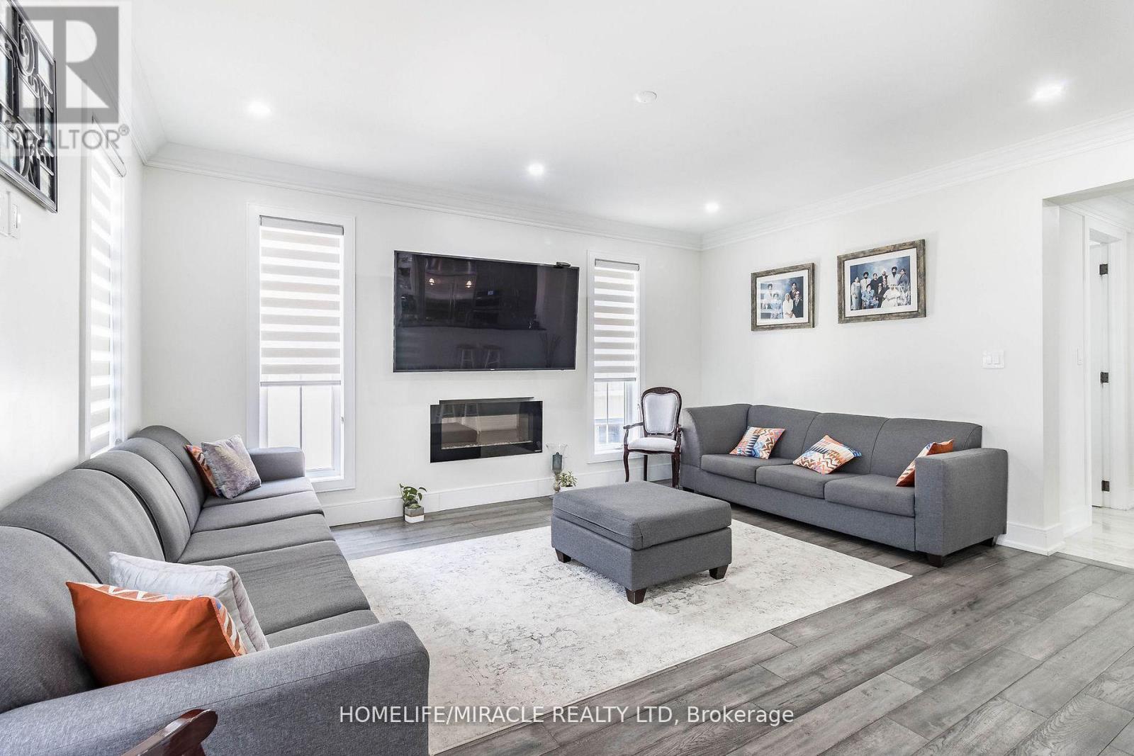 19 VALLEYSIDE TRAIL - 19