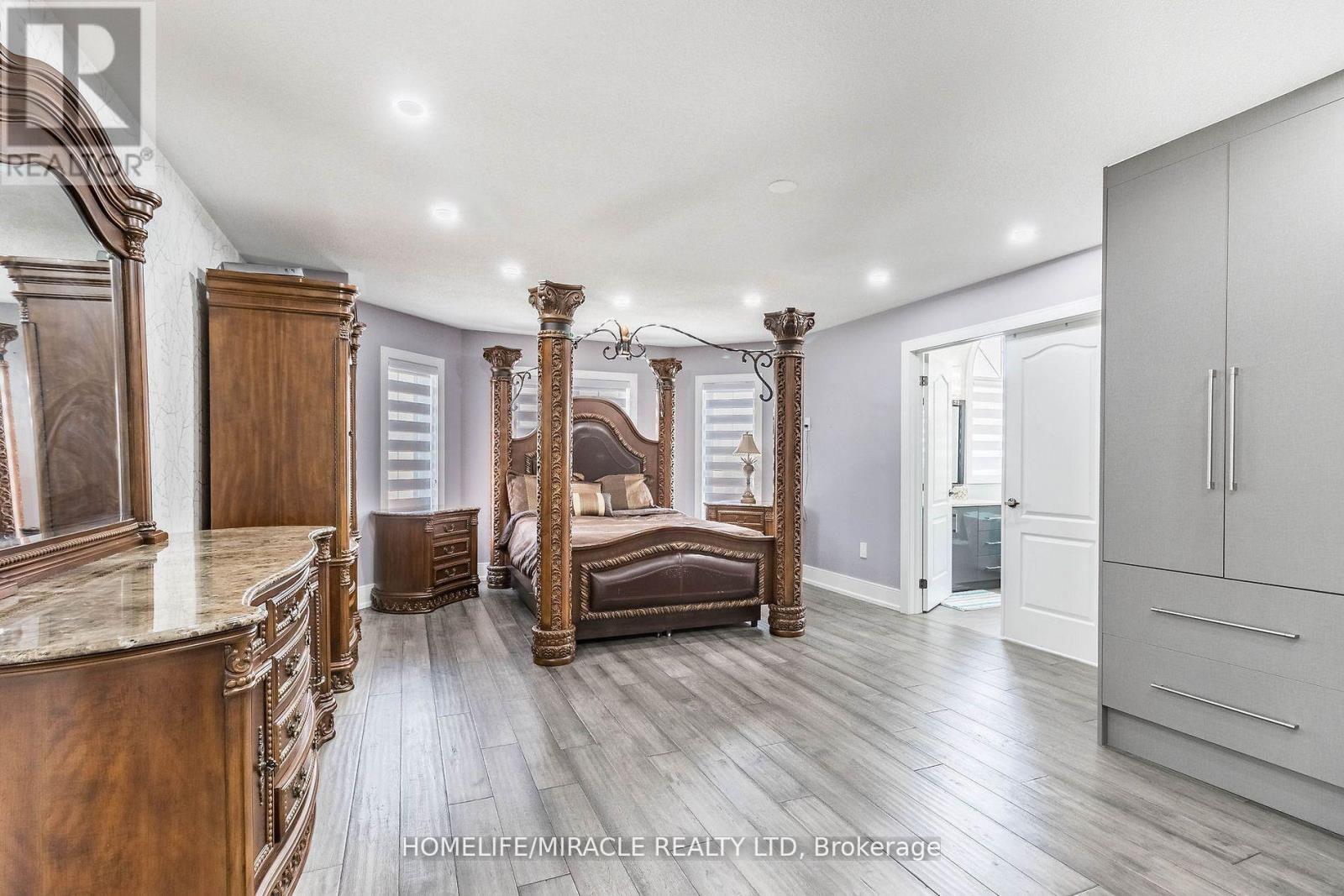 19 VALLEYSIDE TRAIL - 22