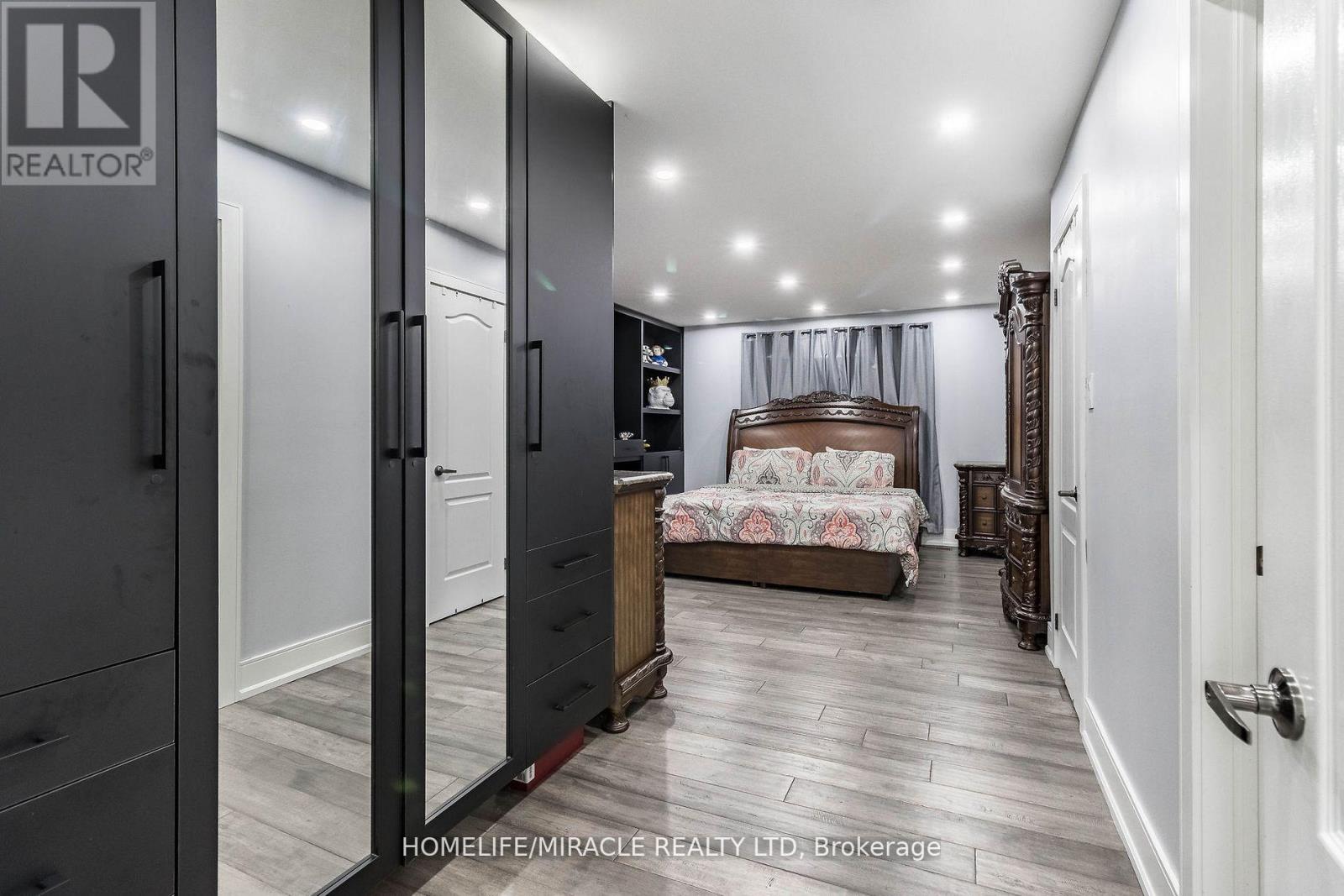19 VALLEYSIDE TRAIL - 25
