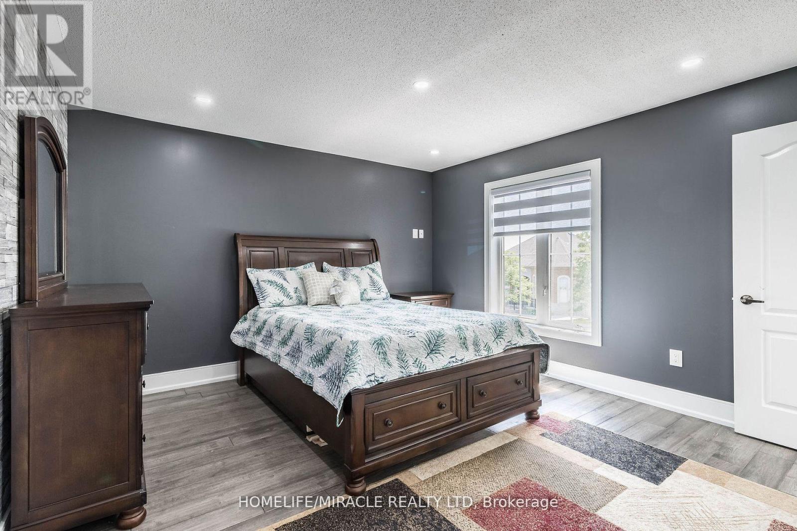 19 VALLEYSIDE TRAIL - Image 29