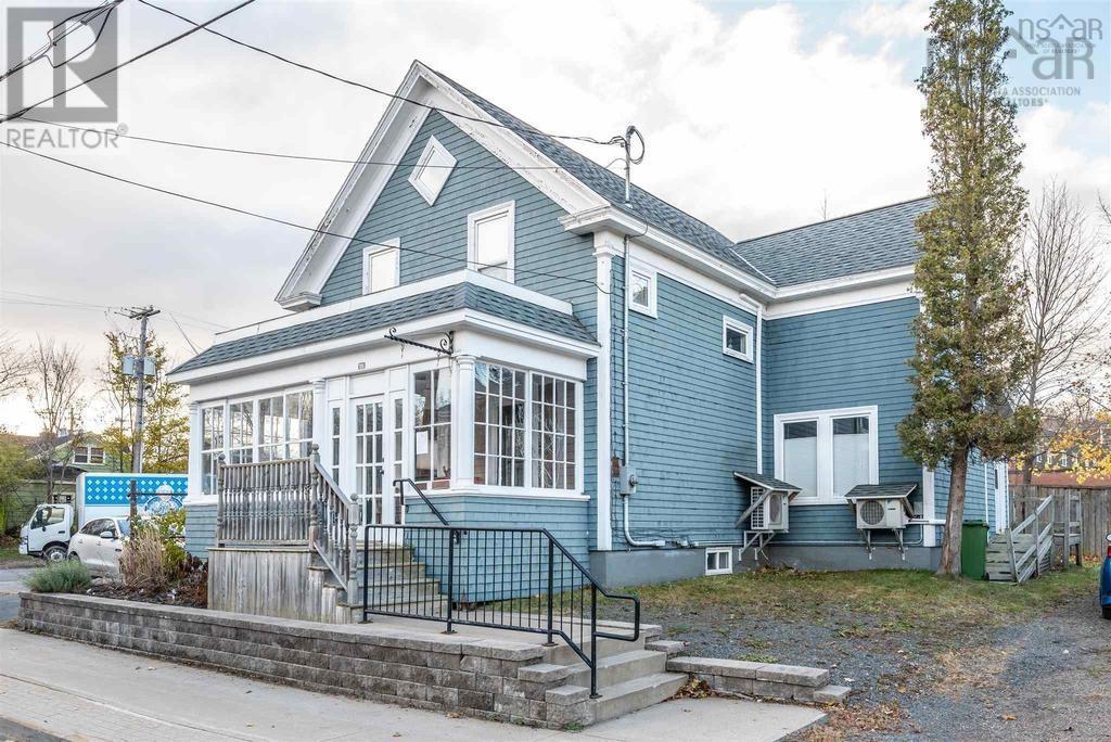 25 Webster Court
