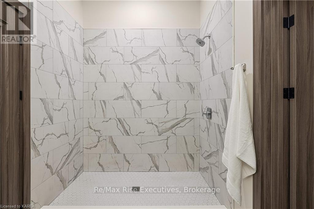 #207 820 GARDINERS ROAD - 33