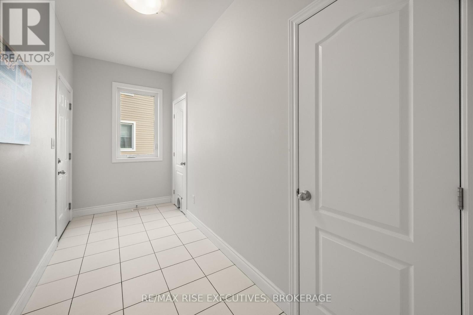 483 BETH CRESCENT - 13
