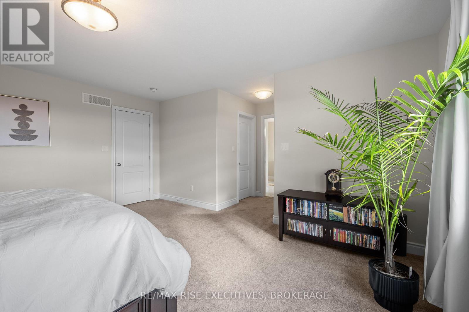 483 BETH CRESCENT - 28
