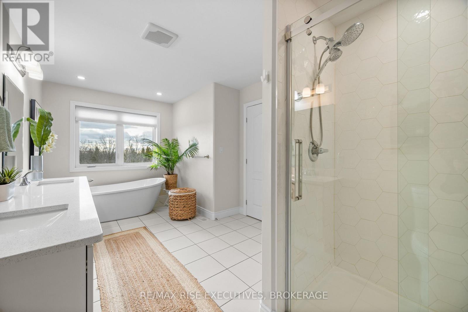 483 BETH CRESCENT - 32