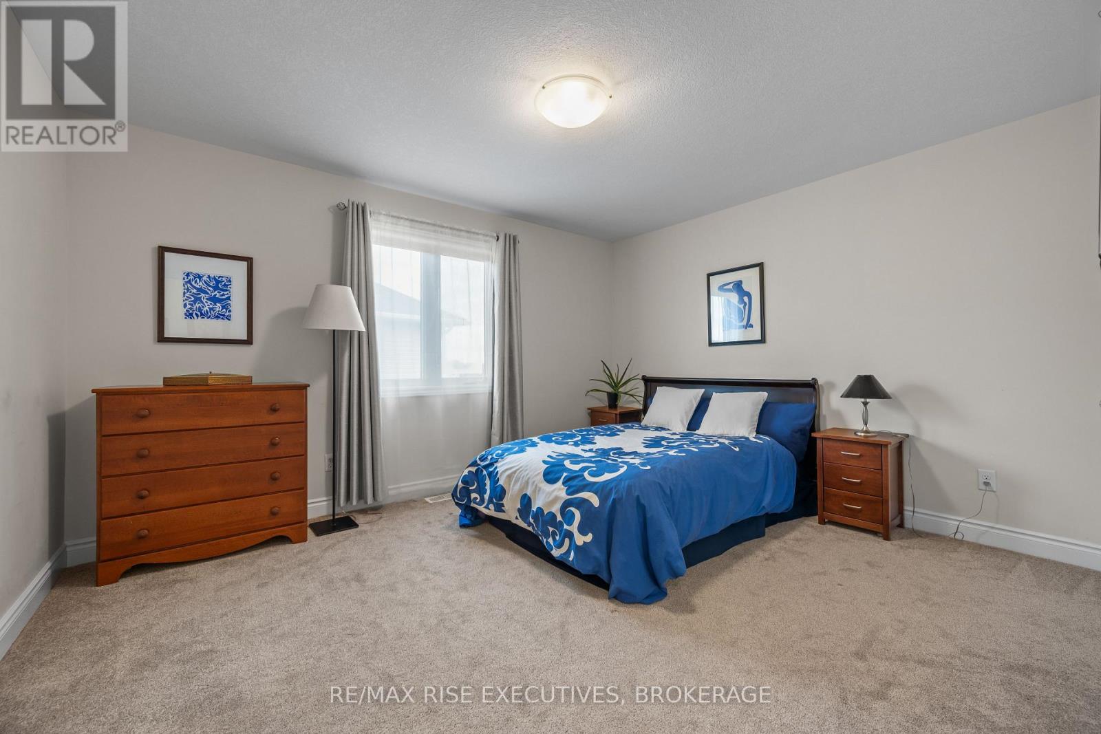 483 BETH CRESCENT - 34
