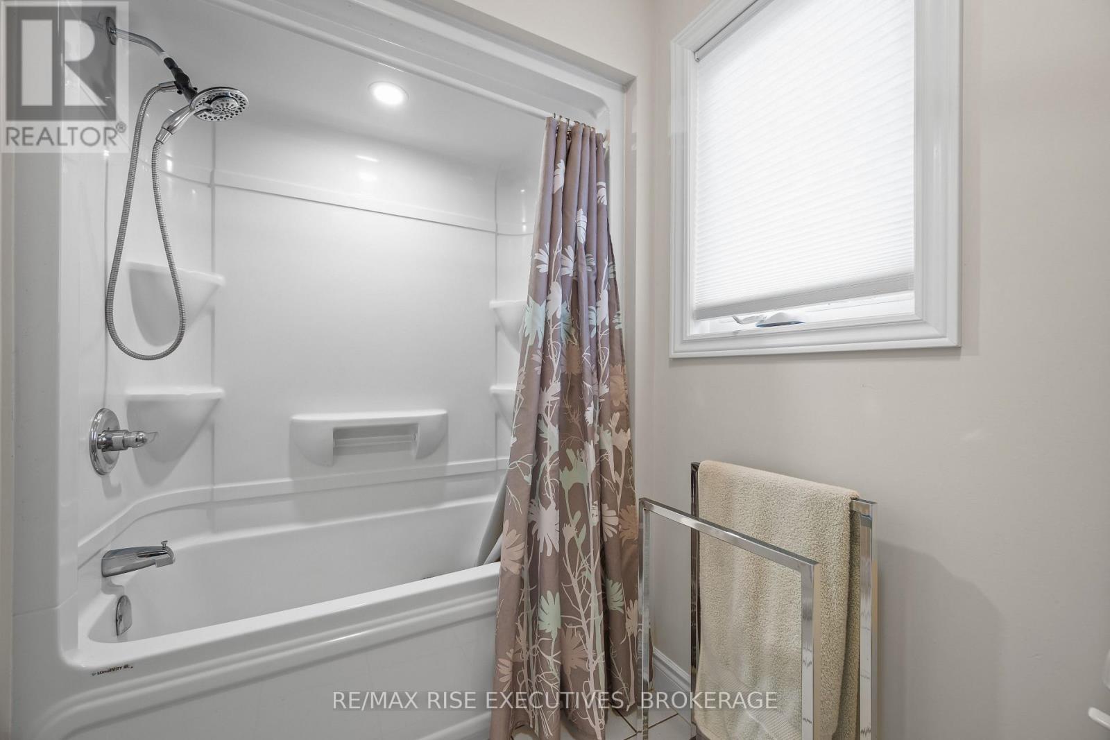 483 BETH CRESCENT - 37
