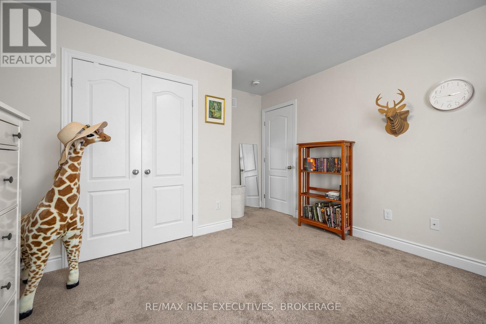 483 BETH CRESCENT - 42