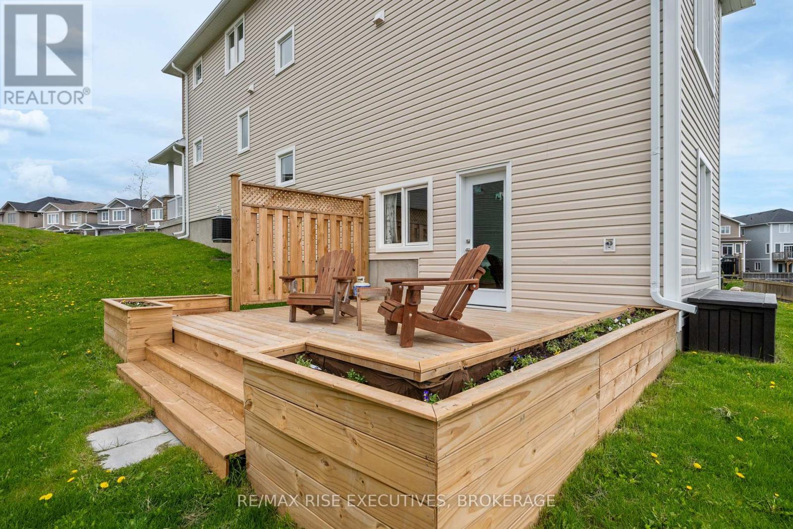 483 BETH CRESCENT - 45