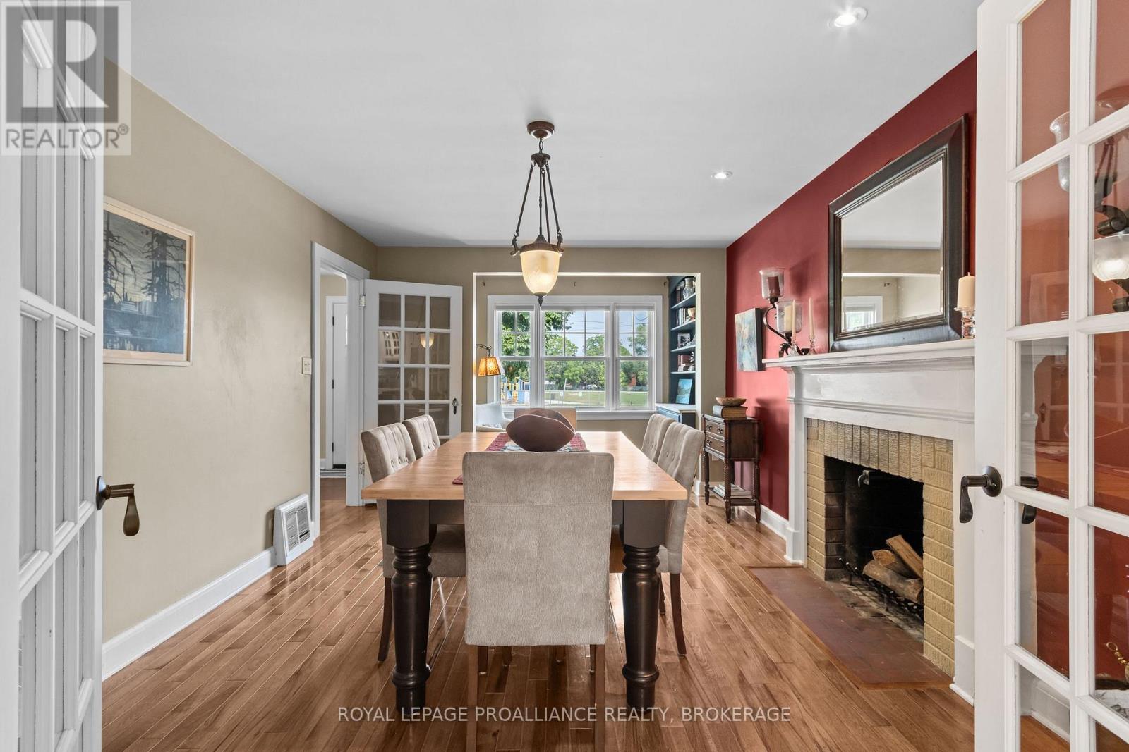 94 MACDONNELL STREET N - 11