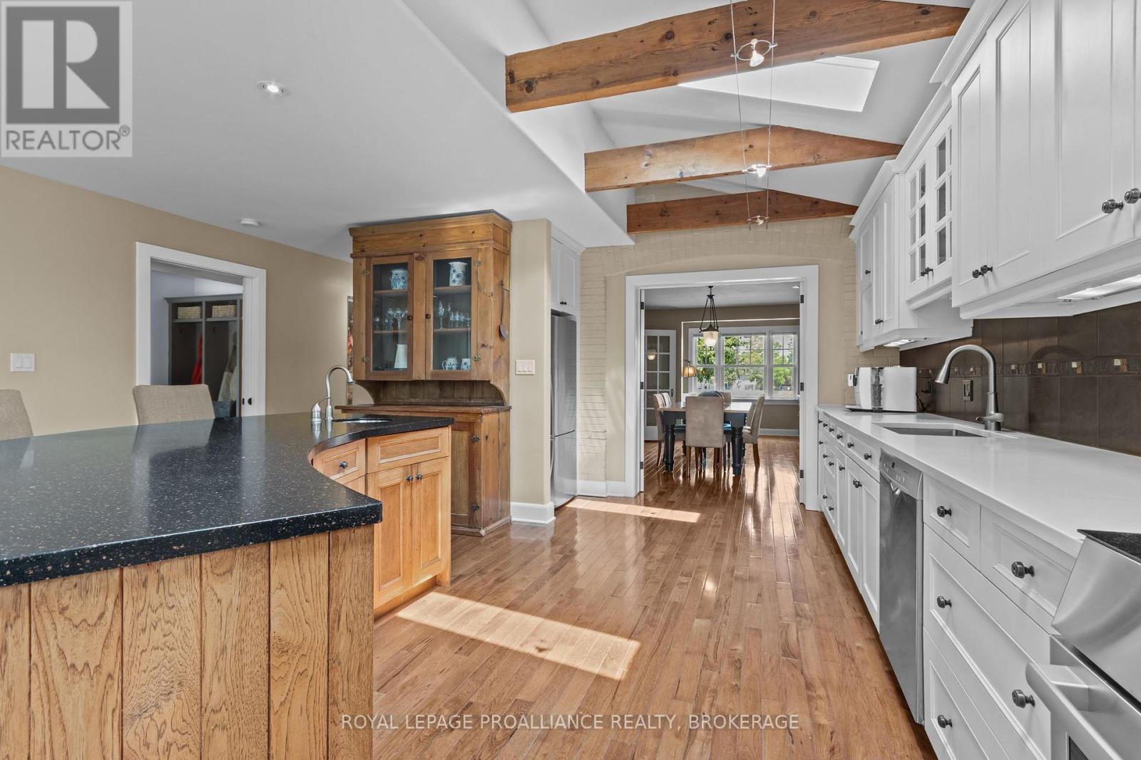 94 MACDONNELL STREET N - Image 16