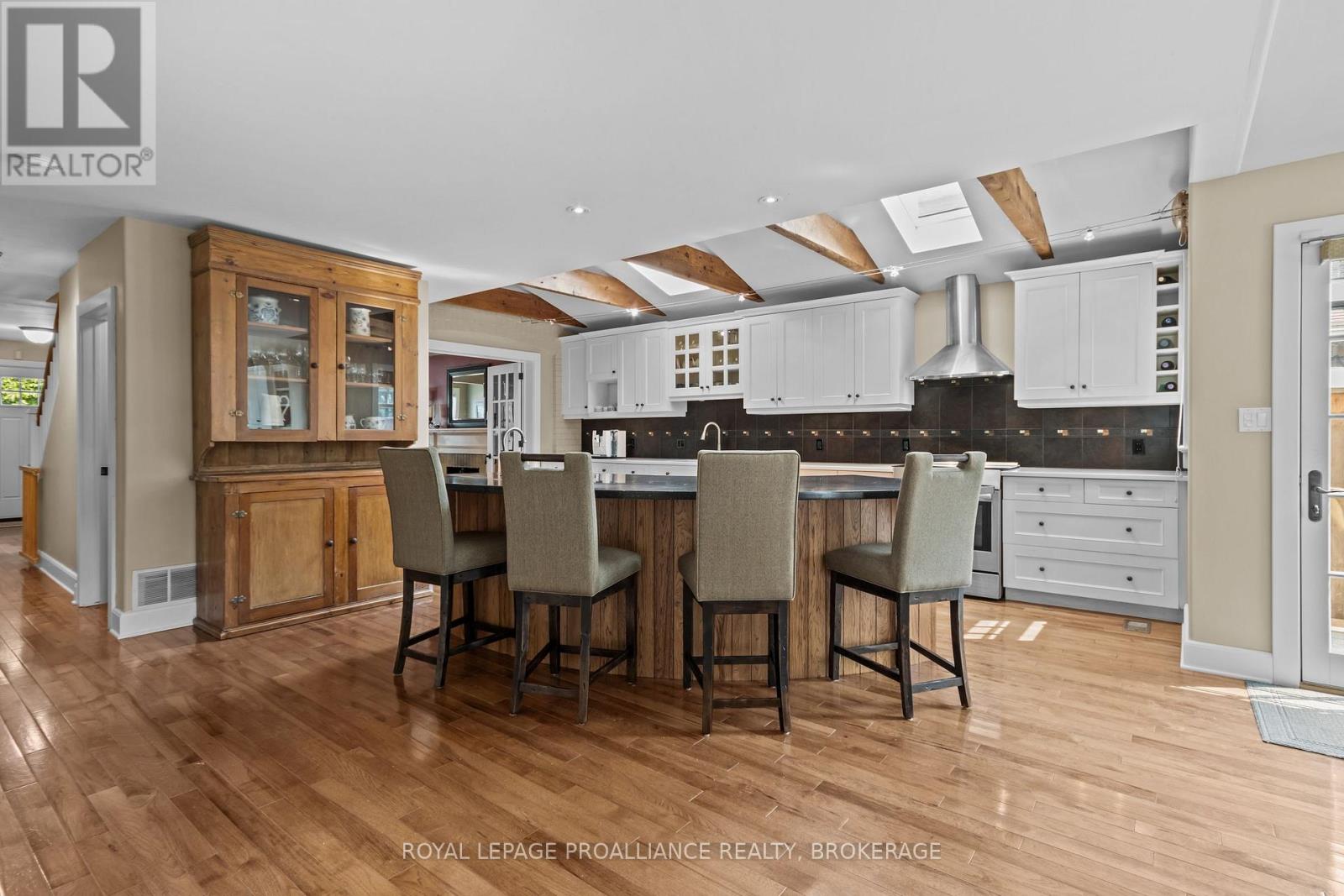 94 MACDONNELL STREET N - Image 18