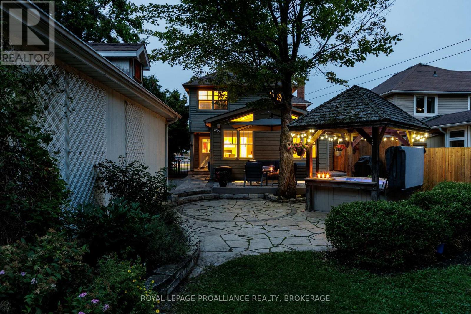94 MACDONNELL STREET N - 2
