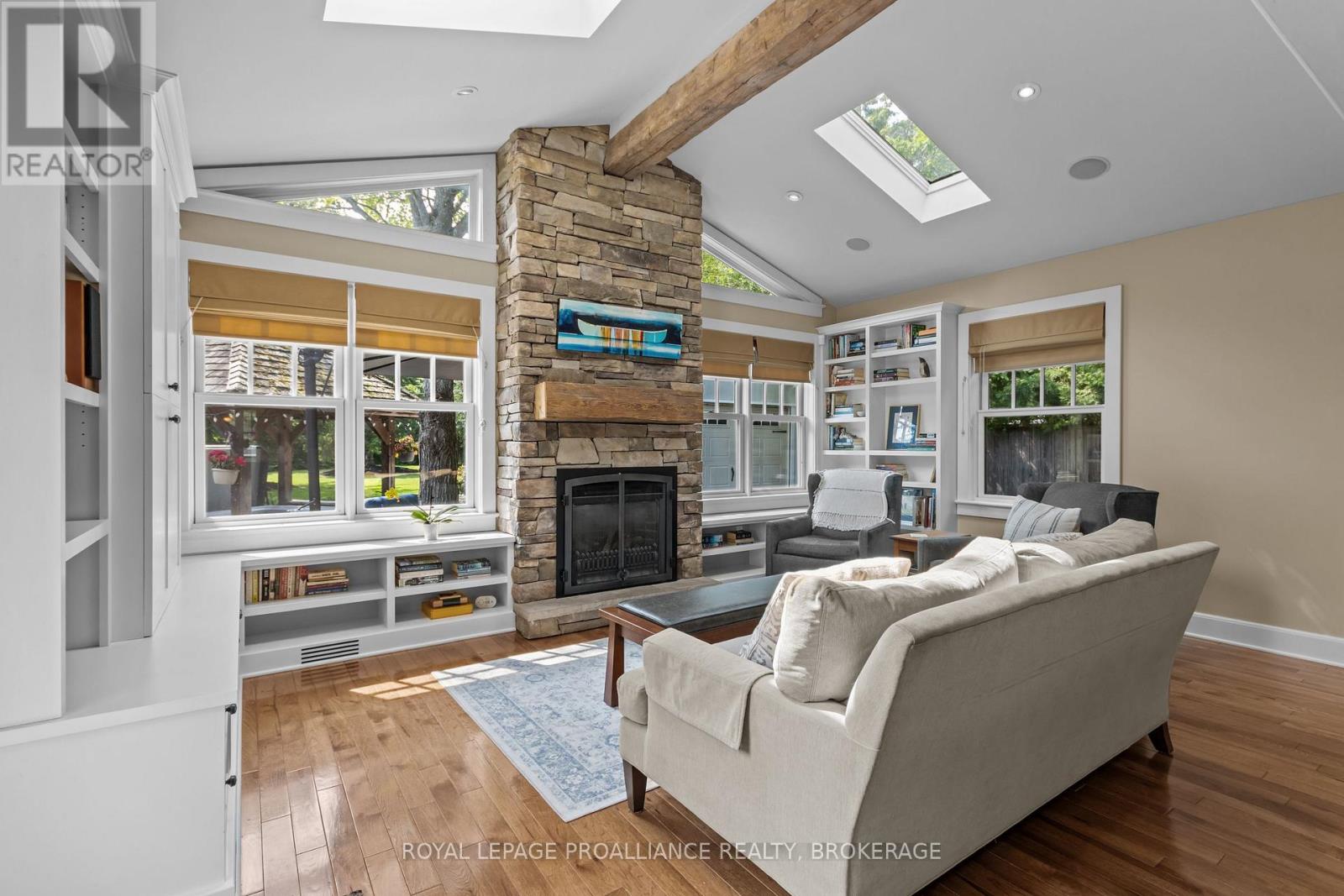 94 MACDONNELL STREET N - 20