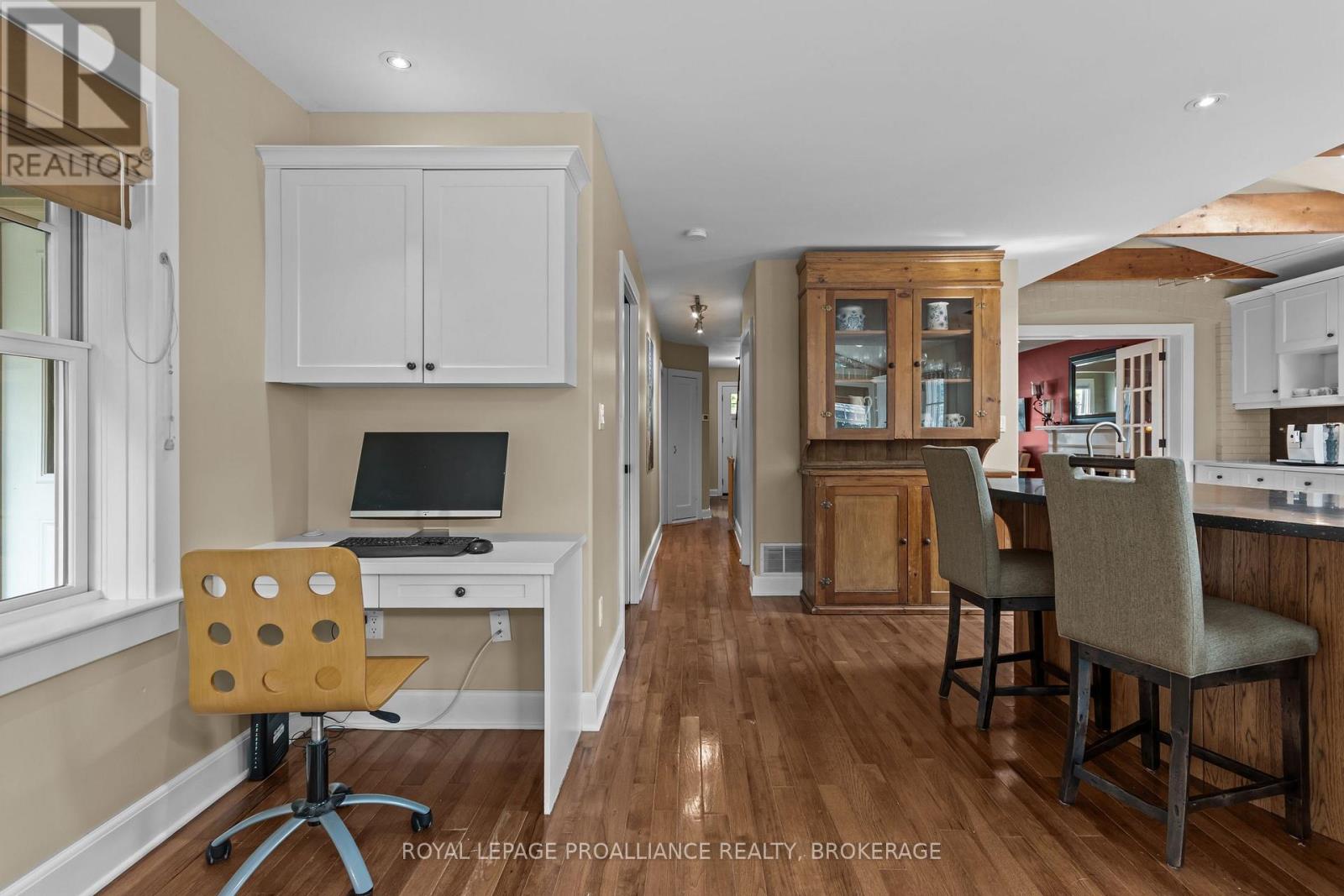 94 MACDONNELL STREET N - 23