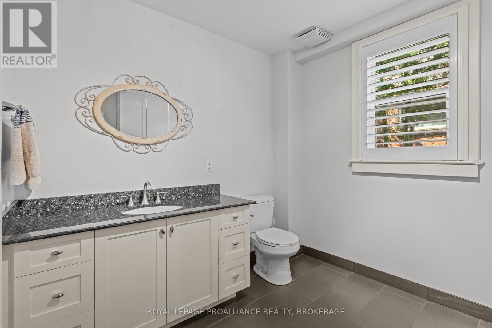 94 MACDONNELL STREET N - Image 27