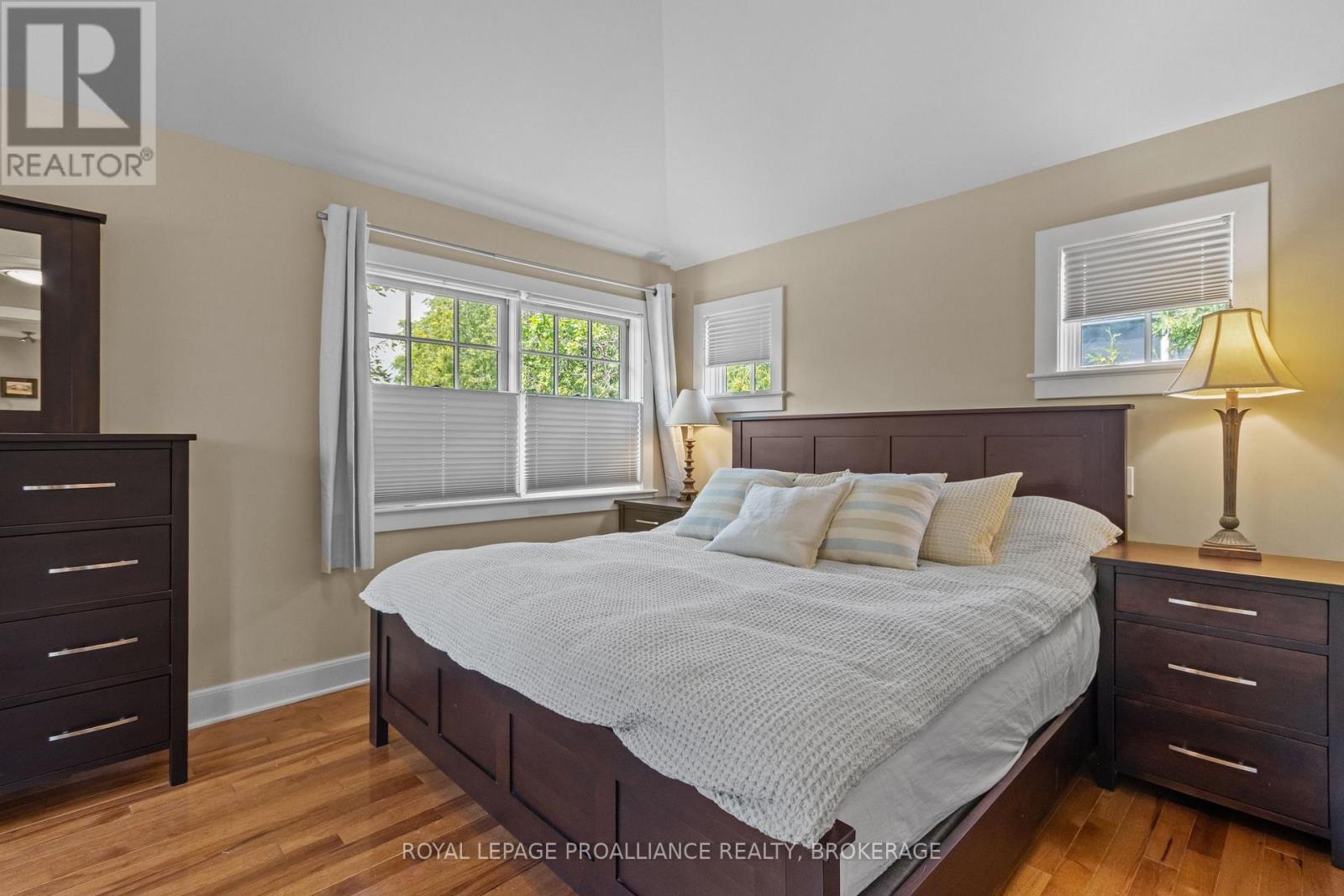 94 MACDONNELL STREET N - Image 28