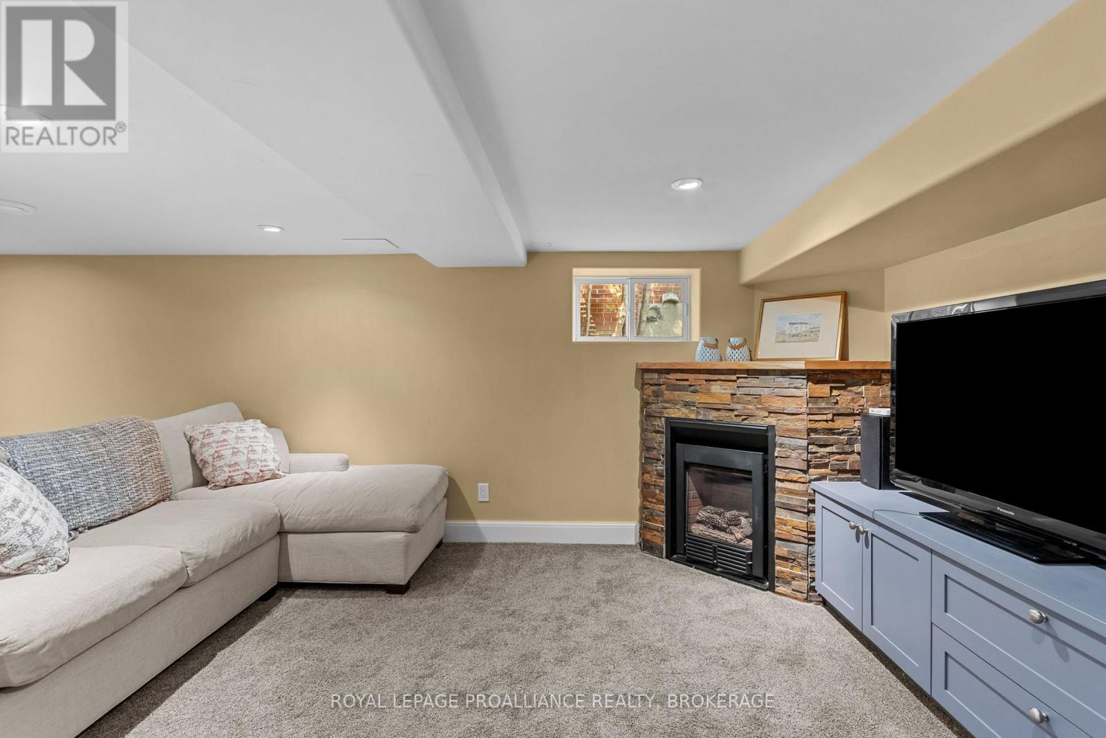 94 MACDONNELL STREET N - Image 37