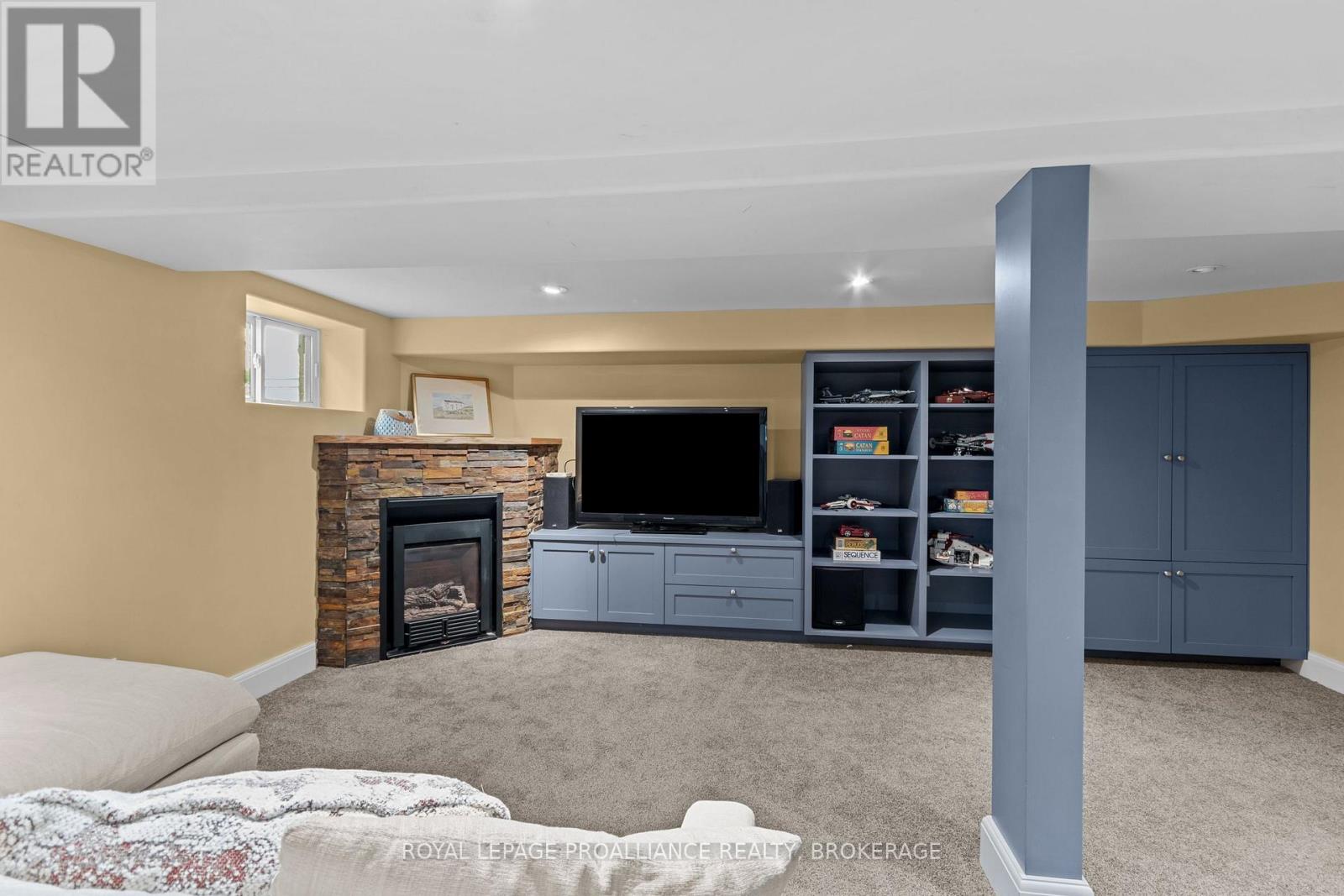 94 MACDONNELL STREET N - Image 38