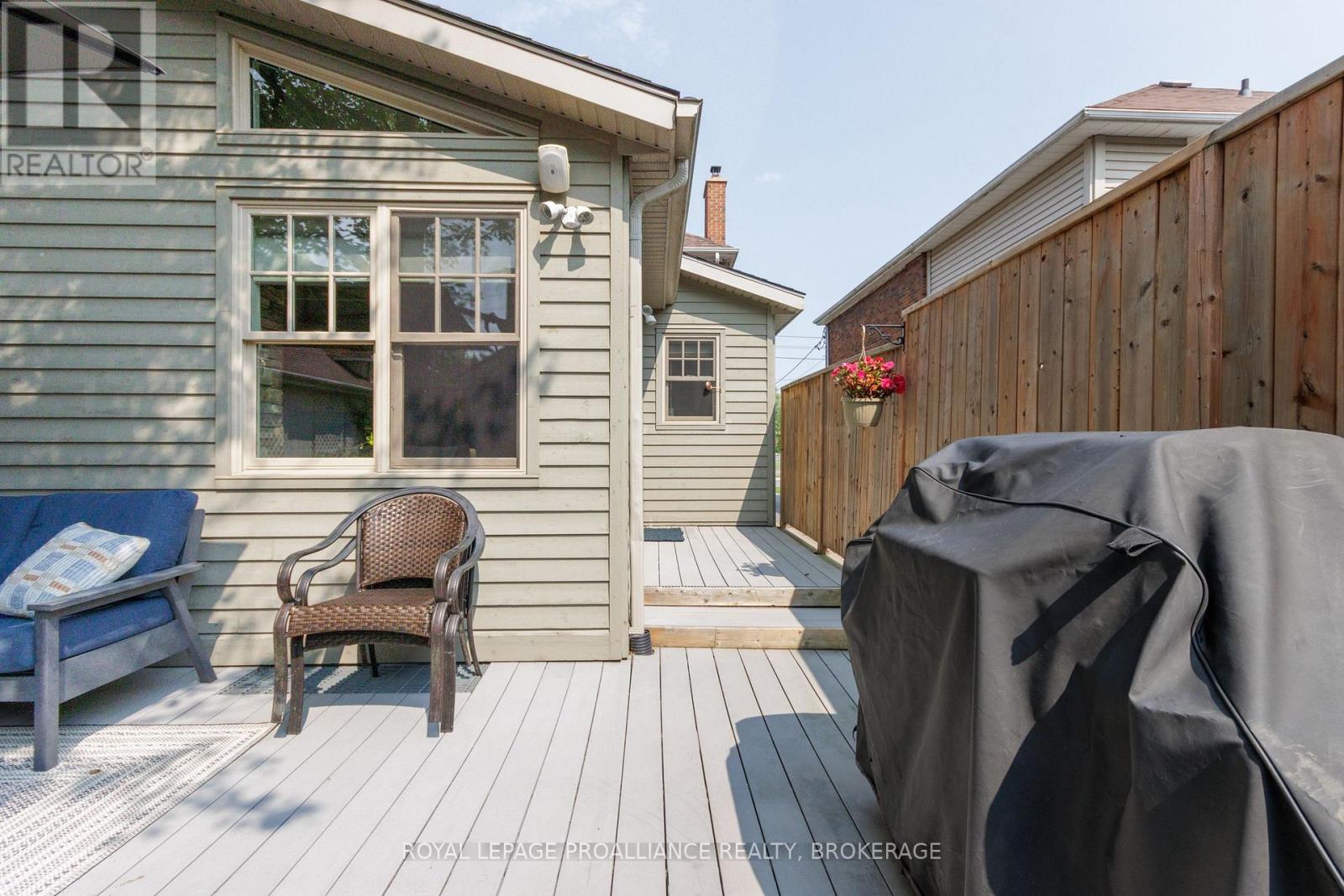 94 MACDONNELL STREET N - Image 41