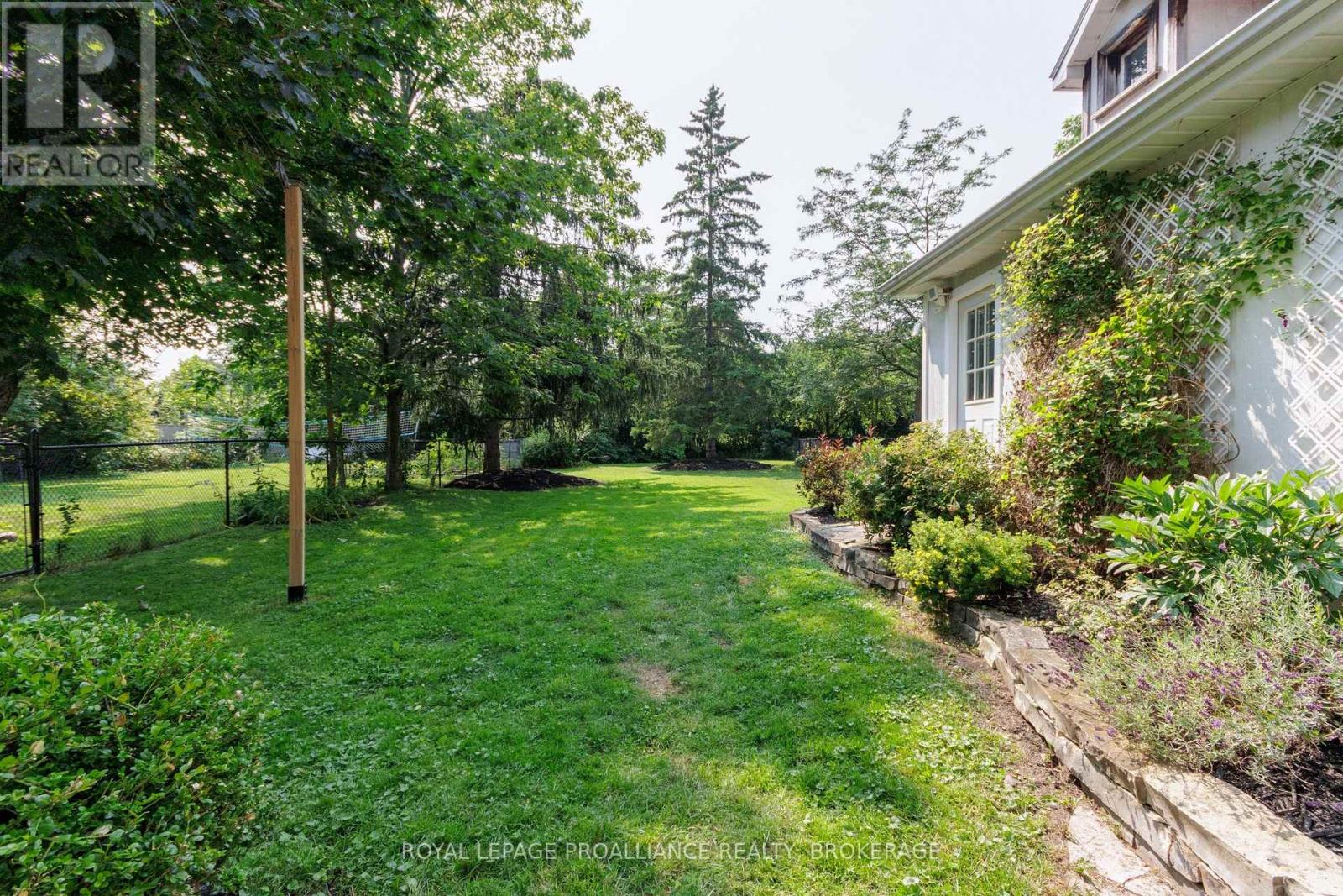 94 MACDONNELL STREET N - Image 45