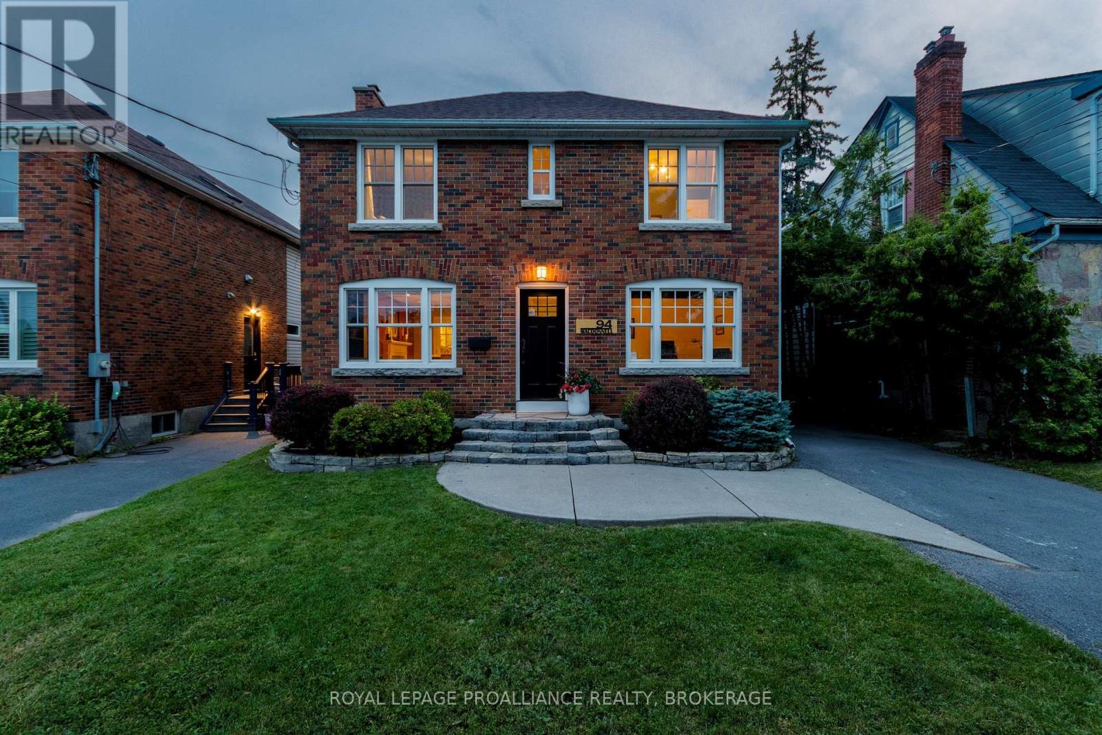94 MACDONNELL STREET N - 47