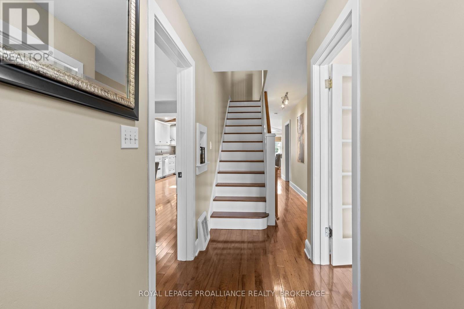 94 MACDONNELL STREET N - 6
