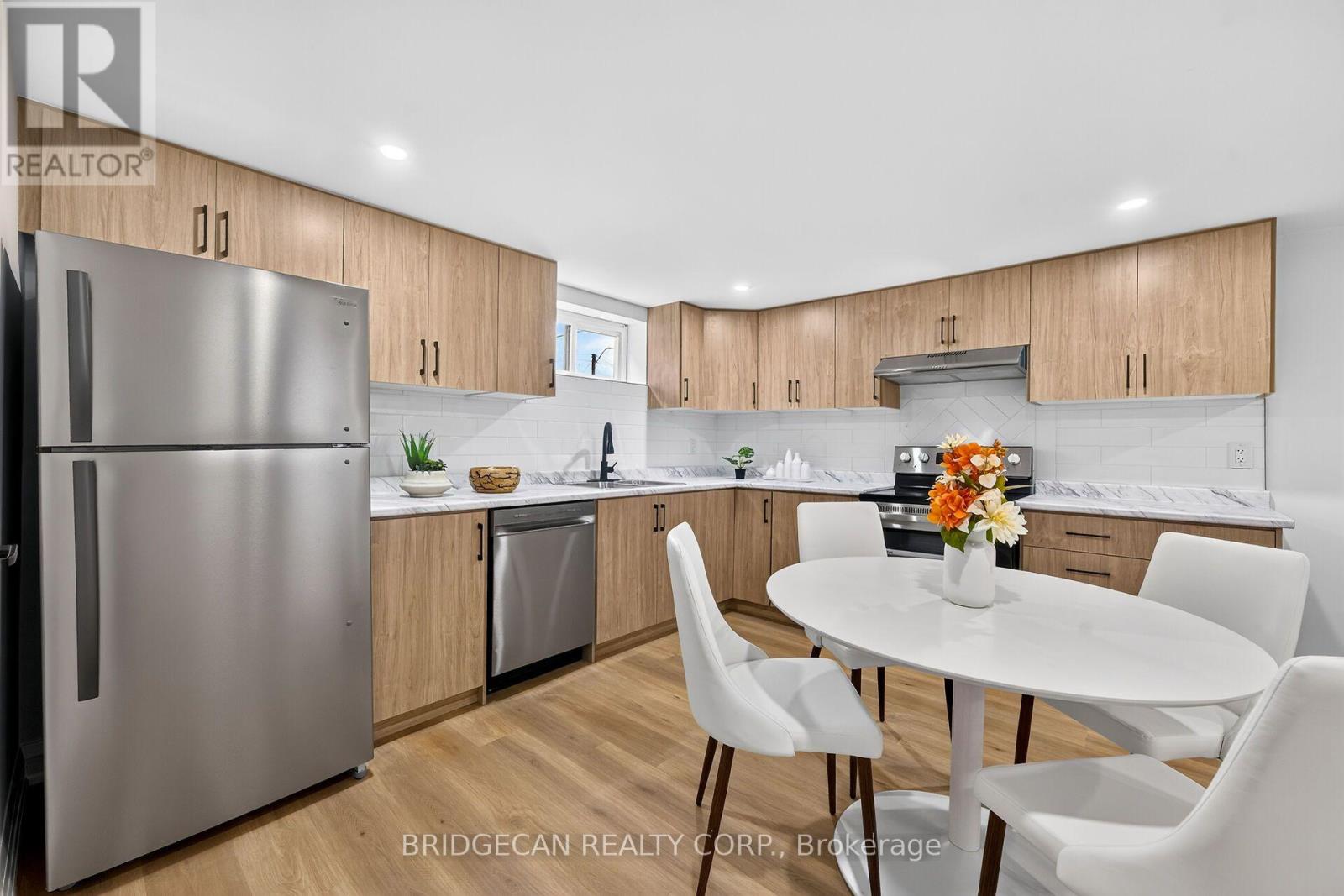 138 RENDELL BOULEVARD - Image 25