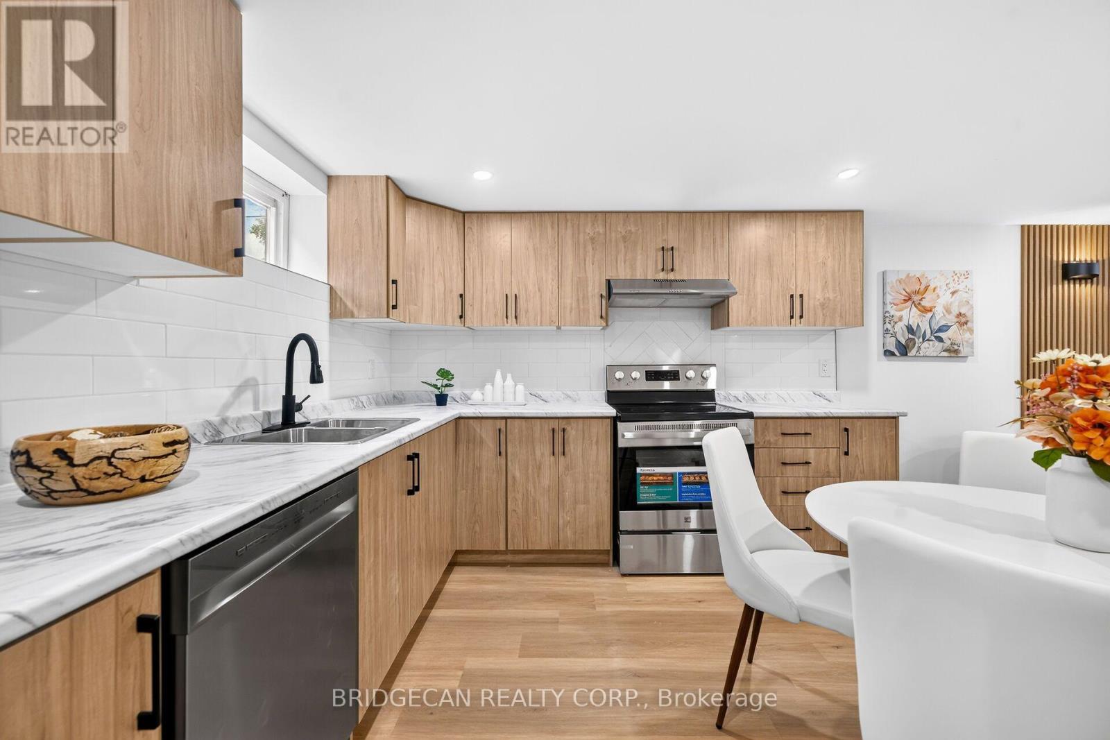 138 RENDELL BOULEVARD - Image 26